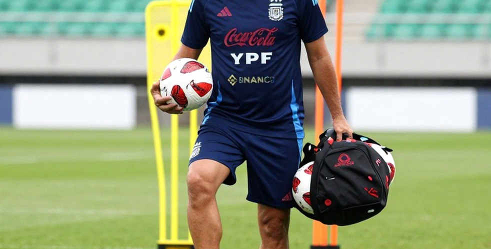 ৩২ মিনিটে ০-৩, ভেরিক্টের ছায়া আর শেখ মনসুরের ব্যানার: সিটির সংকট মাঠের নয়, লেজারের ৩২ মিনিটে ০-৩, ভেরিক্টের ছায়া আর শেখ মনসুরের ব্যানার: সিটির সংকট মাঠের নয়, লেজারের